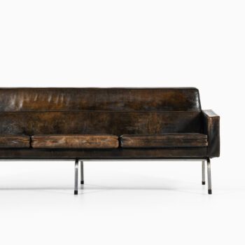 Sofa in black painated leather at Studio Schalling