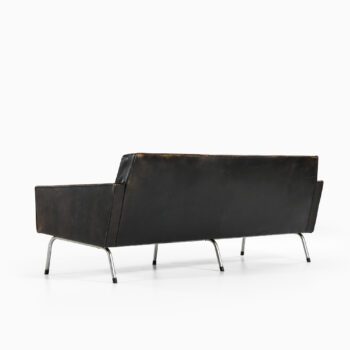 Sofa in black painated leather at Studio Schalling