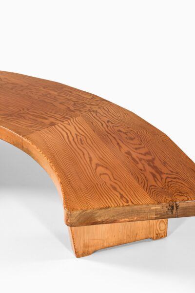 Large and curved bench in solid pine at Studio Schalling