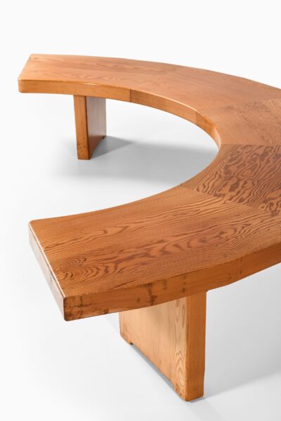 Large and curved bench in solid pine at Studio Schalling