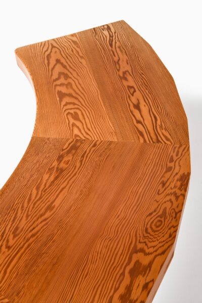 Large and curved bench in solid pine at Studio Schalling