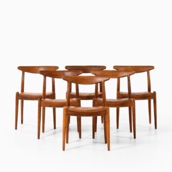 Hans Wegner dining chairs model W1 at Studio Schalling