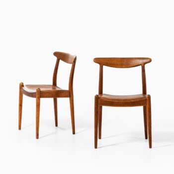Hans Wegner dining chairs model W1 at Studio Schalling