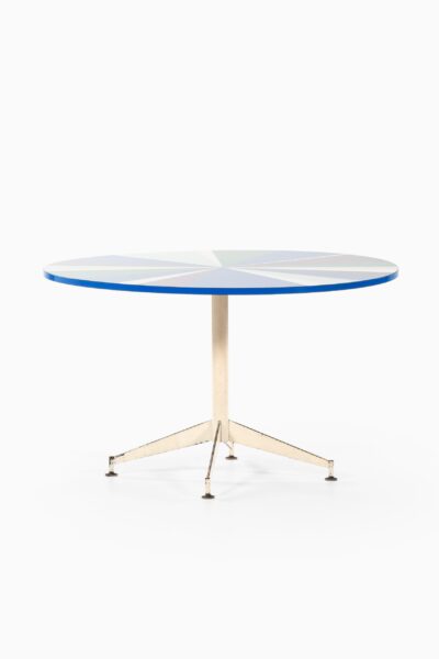 Dining table in white lacquered metal at Studio Schalling