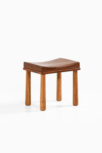 Arnold Madsen attributed stool in oak at Studio Schalling