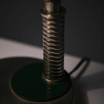 Art Deco table lamp in green lacquered metal at Studio Schalling