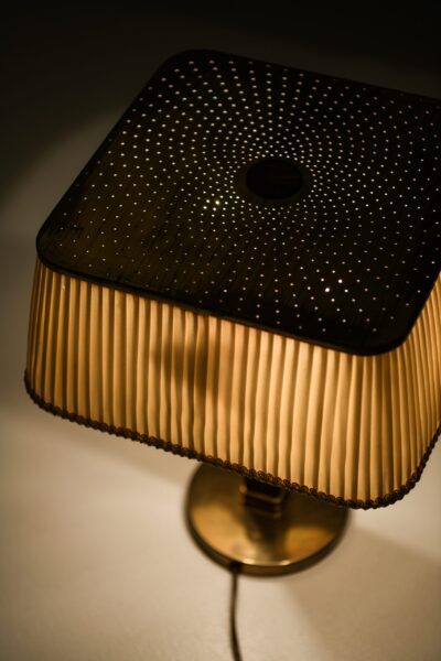 Paavo Tynell table lamp model 5066 at Studio Schalling