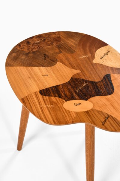 Side table in oak and veneer at Studio Schalling