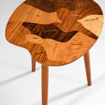 Side table in oak and veneer at Studio Schalling