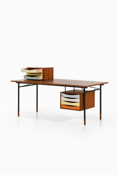 Finn Juhl desk model BO-69 in teak at Studio Schalling