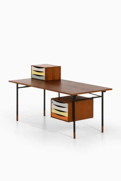 Finn Juhl desk model BO-69 in teak at Studio Schalling