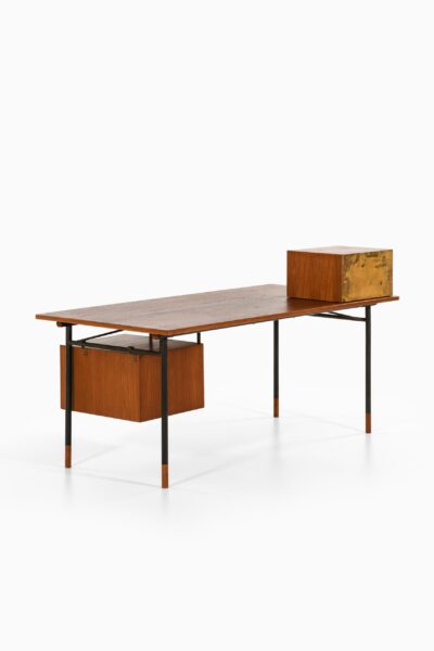 Finn Juhl desk model BO-69 in teak at Studio Schalling