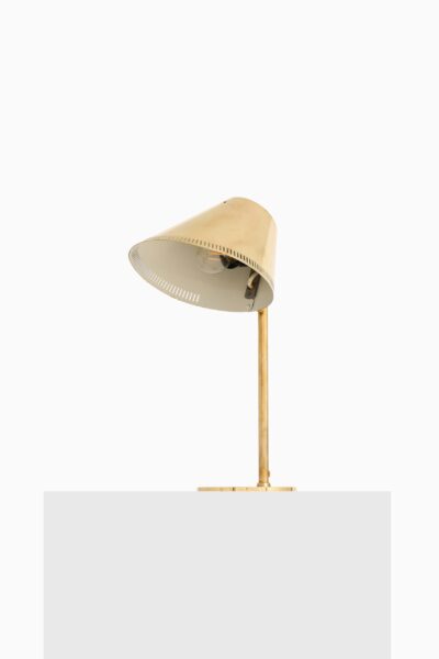 Paavo Tynell table lamp model 9227 in brass at Studio Schalling