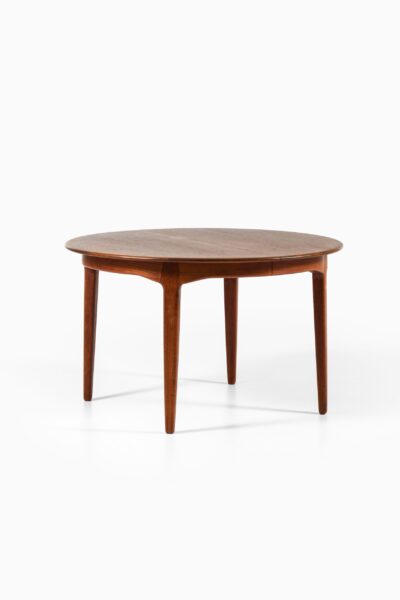 Henning Kjærnulf dining table model 62 at Studio Schalling