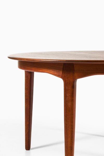 Henning Kjærnulf dining table model 62 at Studio Schalling