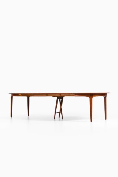 Henning Kjærnulf dining table model 62 at Studio Schalling