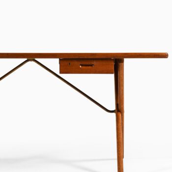 Hans Wegner desk model AT-303 at Studio Schalling