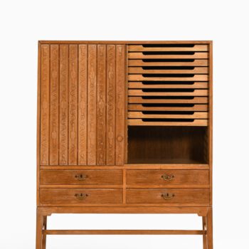 Hans Wegner cabinet by Mikael Larsen at Studio Schalling