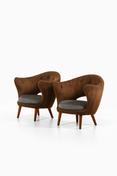 Finn Juhl easy chairs by Søren Willadsen at Studio Schalling