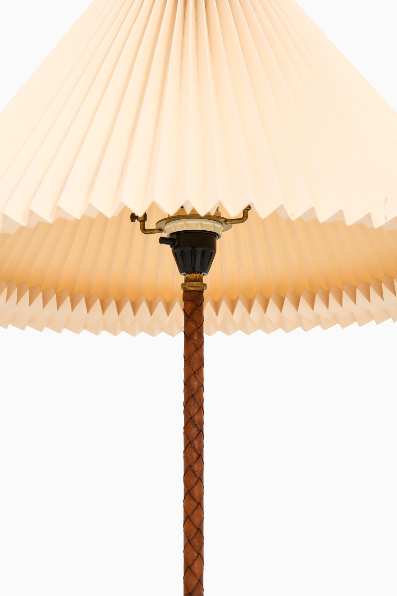 Floor lamp in brass and braided leather at Studio Schalling