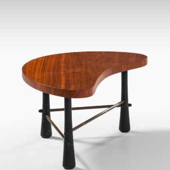 Kidney-shaped coffee table in mahogany at Studio Schalling