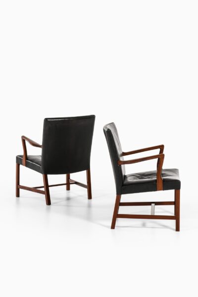 Hans Wegner easy chairs model A 423 at Studio Schalling