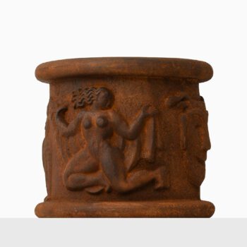 Anna Petrus urns no.1 in cast iron at Studio Schalling