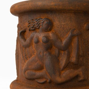 Anna Petrus urns no.1 in cast iron at Studio Schalling