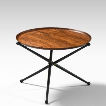 Side table in rosewood and lacquered wood at Studio Schalling
