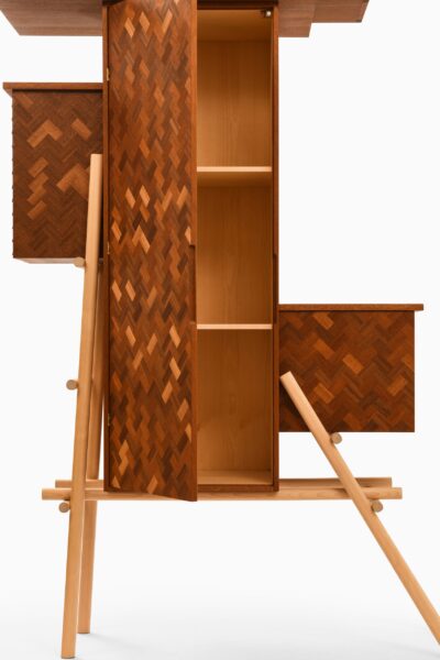 Gustav Aliki cabinet 'Hoerru' in mahogany at Studio Schalling