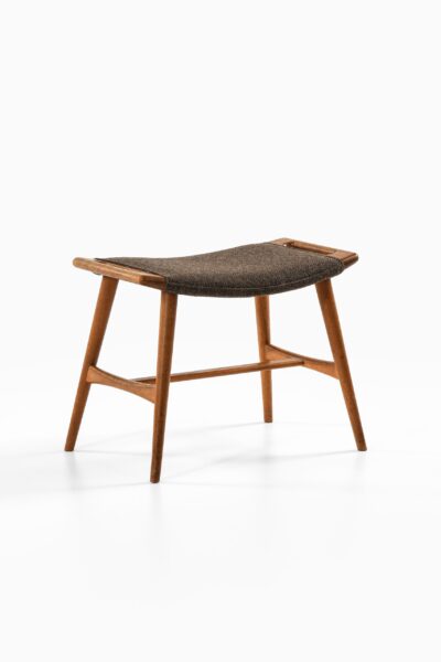 Hans Wegner Piano stool model AP-30 at Studio Schalling