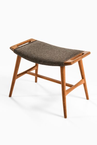 Hans Wegner Piano stool model AP-30 at Studio Schalling