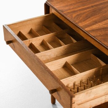 Hans Wegner side table model AT-33 at Studio Schalling