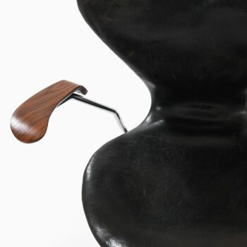 Arne Jacobsen office chair model 3117 at Studio Schalling