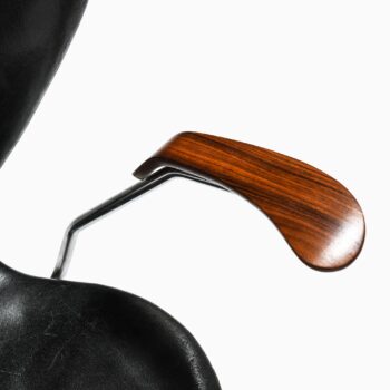 Arne Jacobsen office chair model 3117 at Studio Schalling