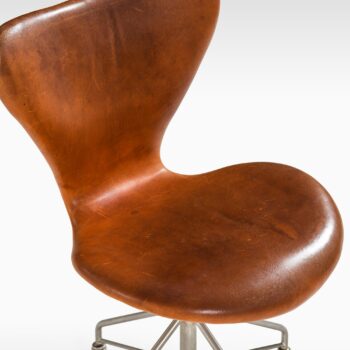 Arne Jacobsen office chair model 3117 at Studio Schalling