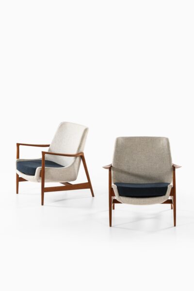 Ib Kofod-Larsen easy chairs model 4346 at Studio Schalling