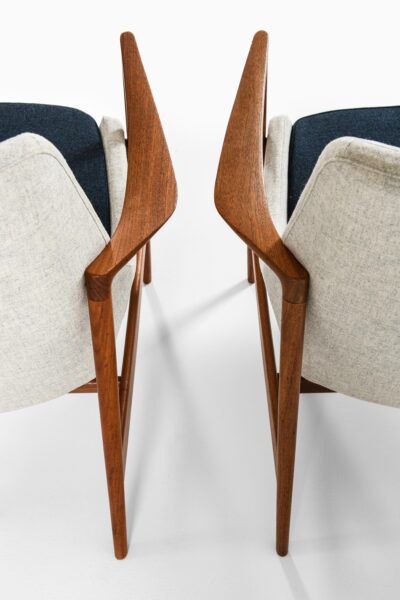 Ib Kofod-Larsen easy chairs model 4346 at Studio Schalling