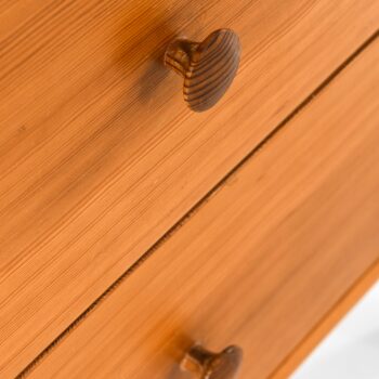 Chest of drawers in pinewood at Studio Schalling
