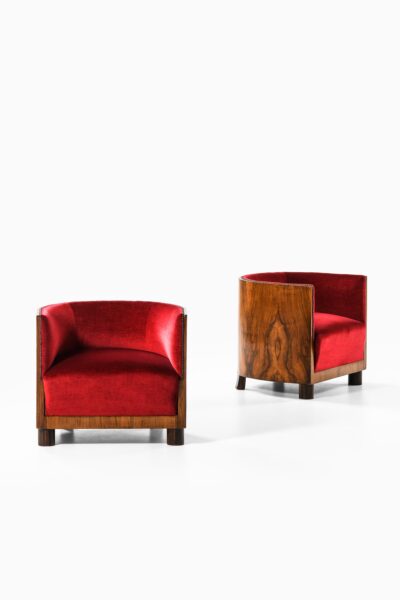 Pair of easy chairs in rosewood and velvet at Studio Schalling