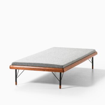 Erik Buck daybed by Knud Juul-Hansen at Studio Schalling