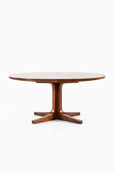 Dining table in rosewood by Dyrlund at Studio Schalling