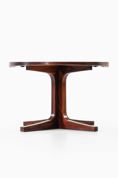 Dining table in rosewood by Dyrlund at Studio Schalling