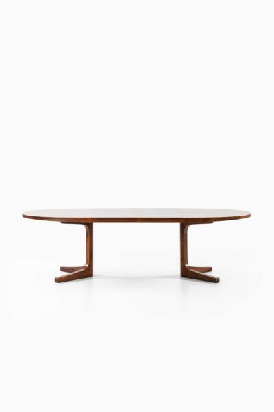 Dining table in rosewood by Dyrlund at Studio Schalling