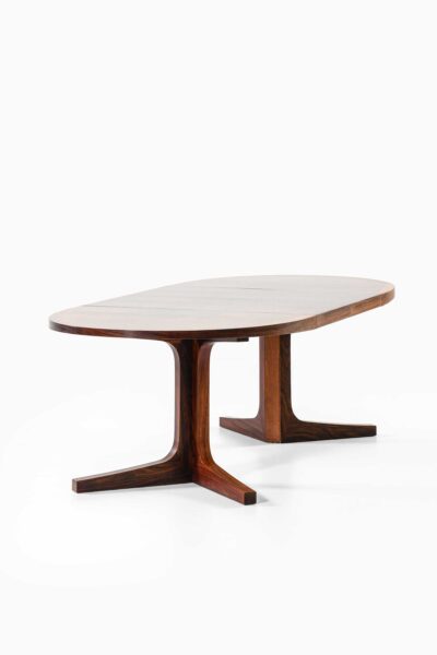 Dining table in rosewood by Dyrlund at Studio Schalling