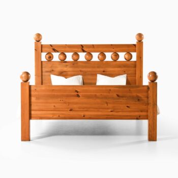 Double bed in pine at Studio Schalling