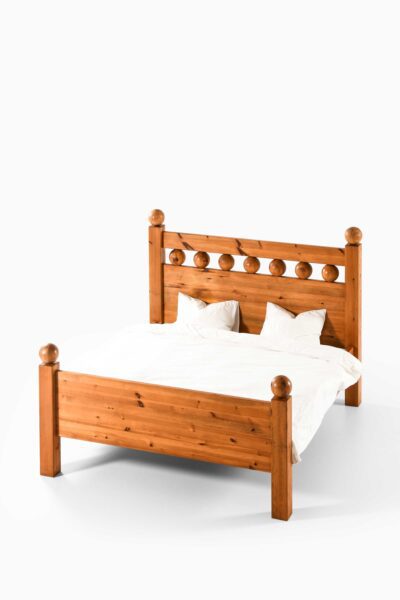 Double bed in pine at Studio Schalling