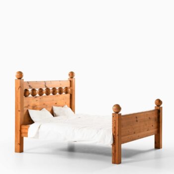 Double bed in pine at Studio Schalling
