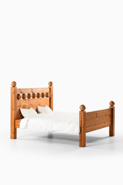 Double bed in pine at Studio Schalling