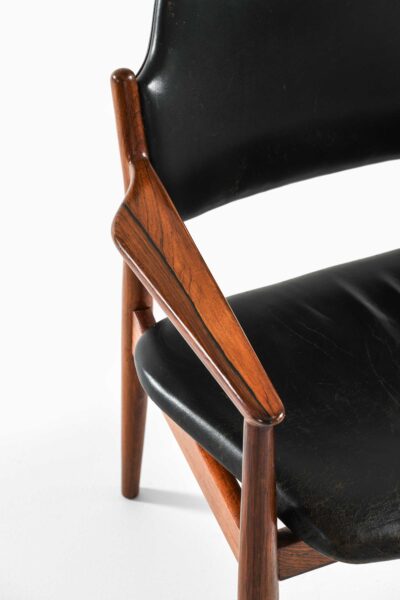 Arne Vodder dining chairs and armchairs at Studio Schalling